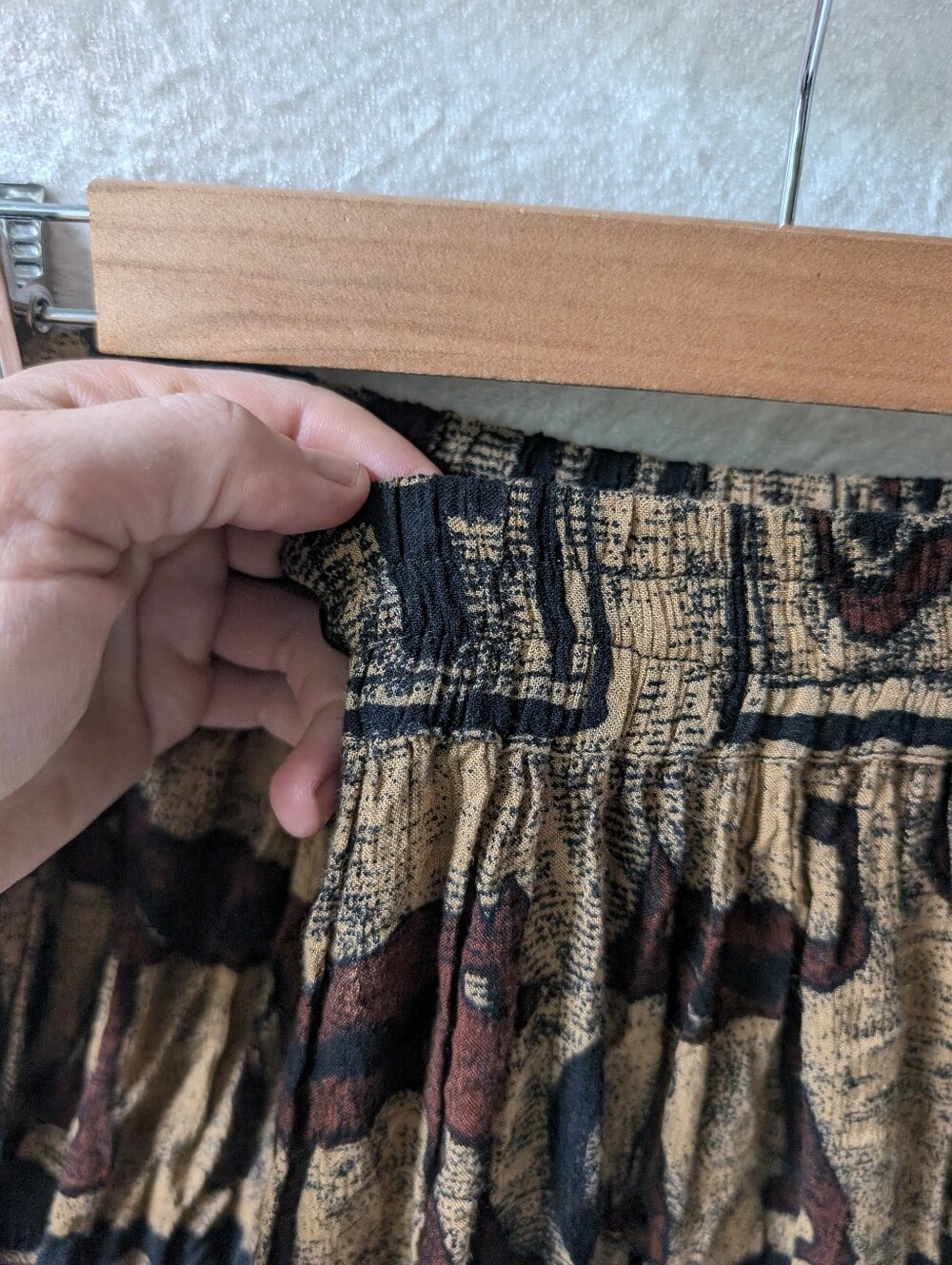 Vtg Rayon Ancient Hyroglyph Wolves Earth Tone S/M - Picture 3 of 4